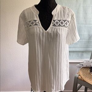 Chic White Lace Accent Blouse